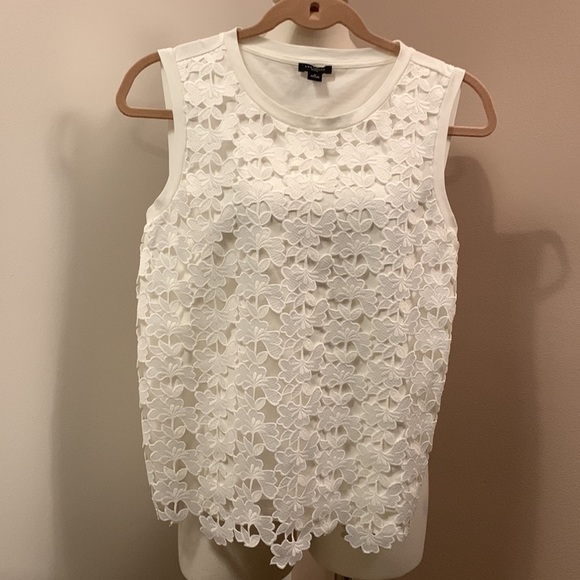 Ann Taylor White Floral Applique Tank SP - Picture 2 of 11